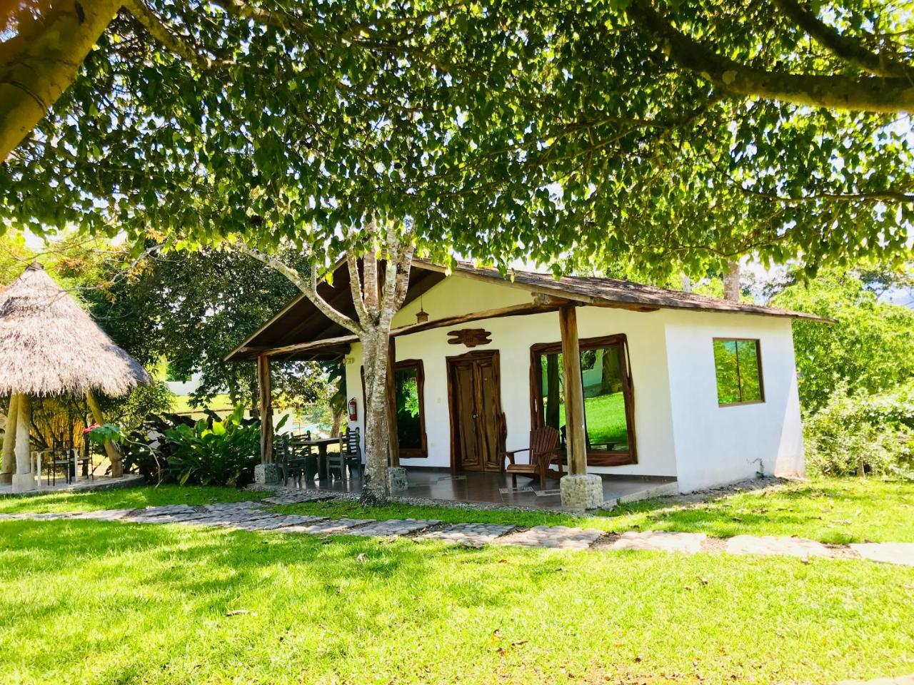 Hosteria Tierra Dorada Yantzaza Екстериор снимка