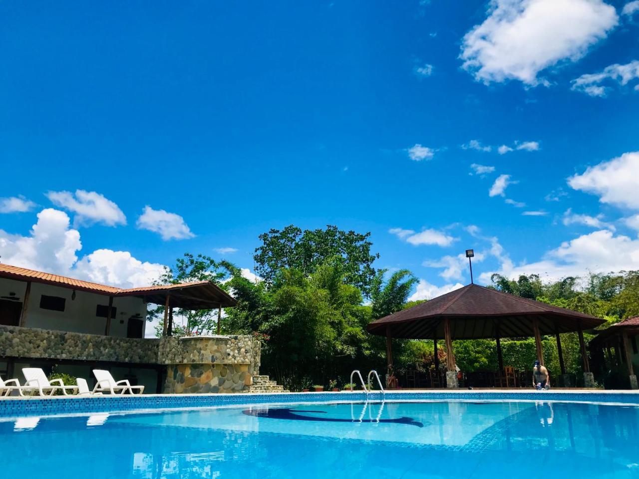 Hosteria Tierra Dorada Yantzaza Екстериор снимка